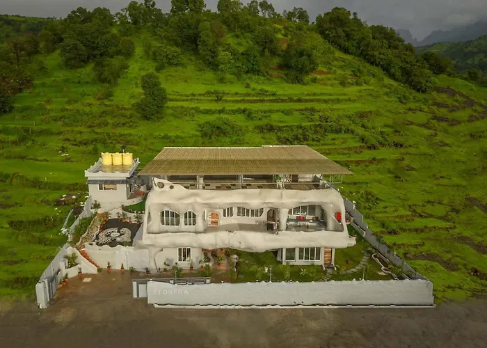 Villa Stonera: Mountain Retreat with Indoor Pool & Outdoor Firepit Nashik